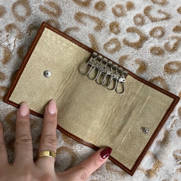 6 Ring Key Holder - Picture 3 of 4